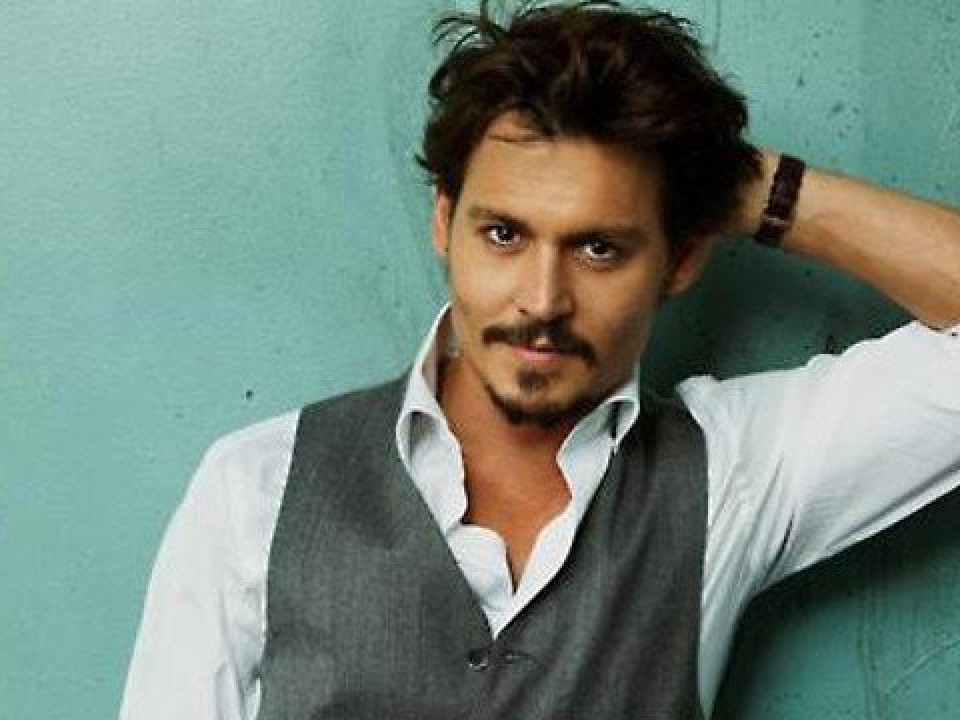 Sex-simbolul Johnny Depp s-a schimbat total. Cum arată artistul în timpul unui concert!