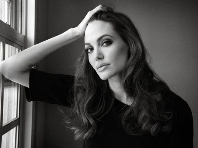 Angelina Jolie, la 44 de ani. Cum s-a schimbat de-a lungul anilor 