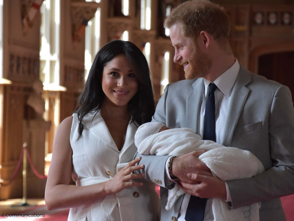 Prinţul Harry şi Meghan Markle au anunţat numele bebeluşului lor. Ce semnificaţie are acesta 