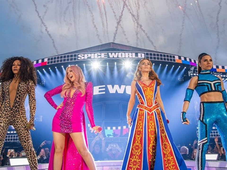 Trupa Spice Girls a plecat în turneu, însă fanii sunt furioşi 