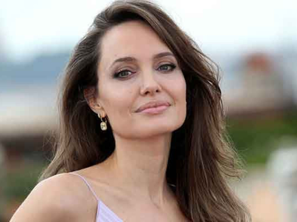  Angelina Jolie a explicat de ce este singură 
