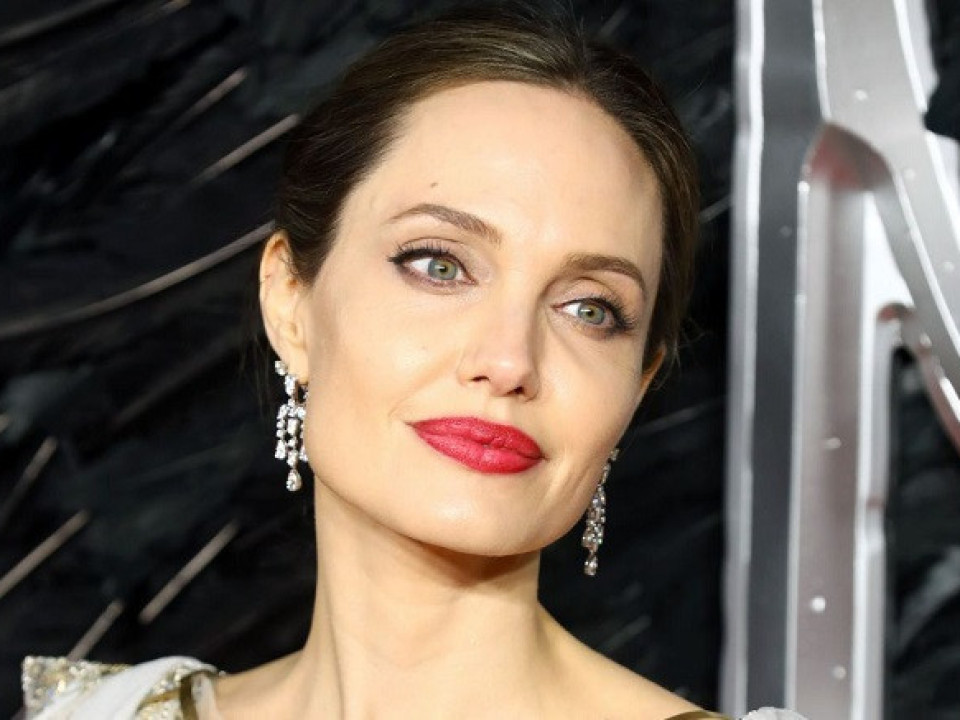 Angelina Jolie împlineşte 45 de ani. Cum s-a schimbat actriţa de-a lungul anilor 