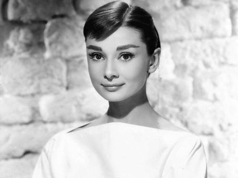 Fiica unui artist celebru ar putea fi Audrey Hepburn într-un serial de televiziune