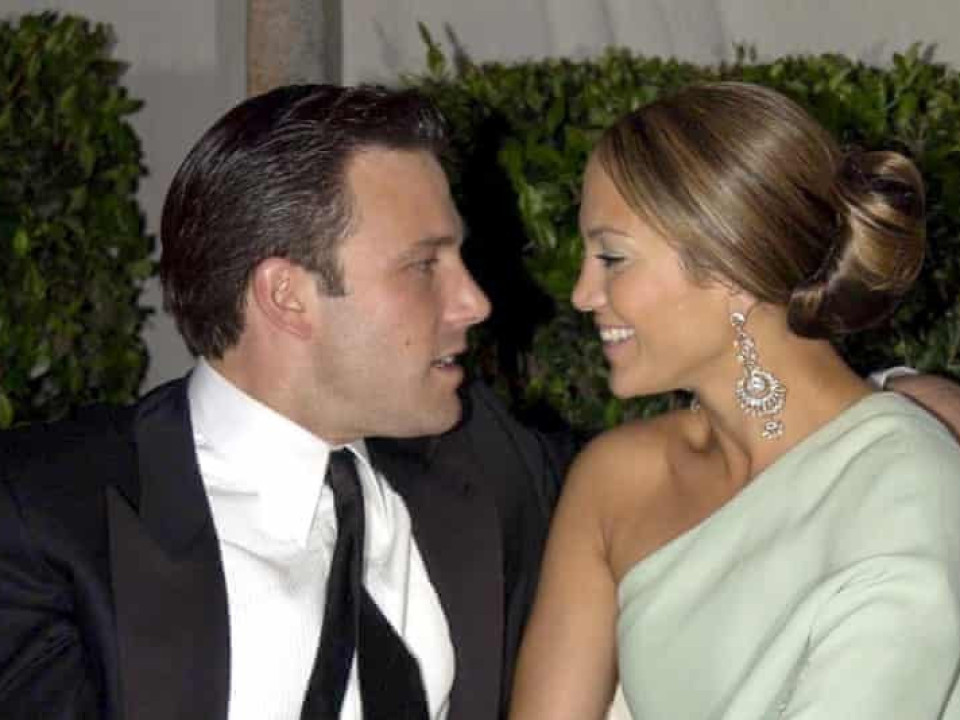 Jennifer Lopez şi Ben Affleck - Sărutul care nu lasă loc de îndoieli 