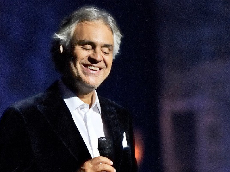 Andrea Bocelli va cânta de Paşte, fără spectatori, în Piaţa Domului din Milano