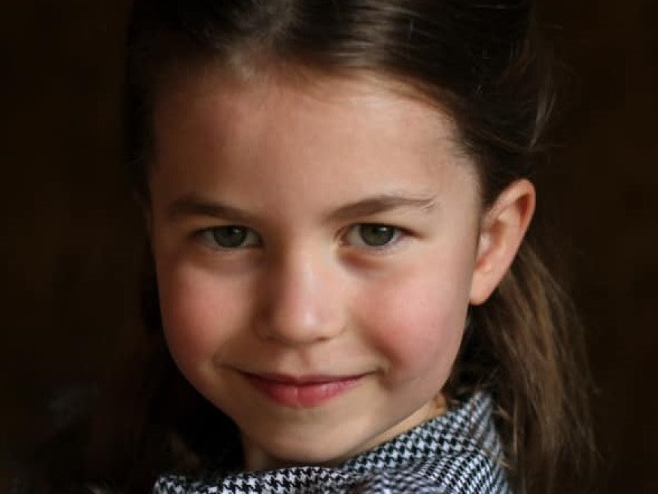 Prinţesa Charlotte împlineşte 5 ani. Noi fotografii adorabile cu fetiţa realizate de Kate 