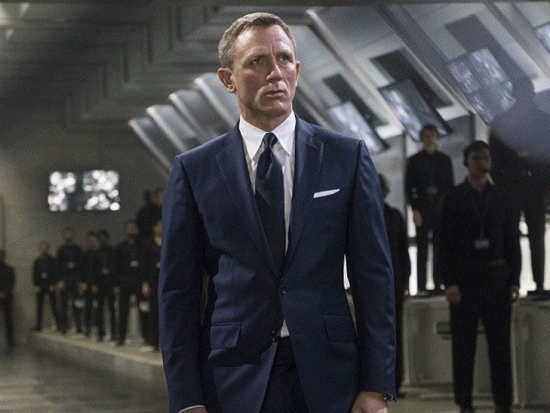 Daniel Craig, interpretul lui James Bond, a pozat la bustul gol