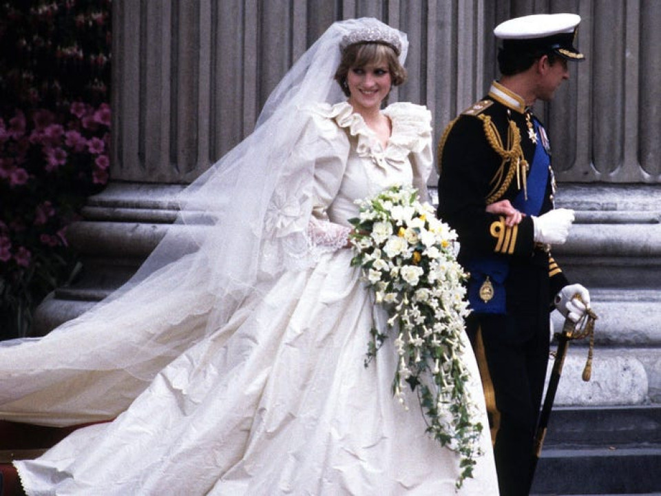 Rochia de mireasă a Prinţesei Diana, din nou în centrul atenţiei 