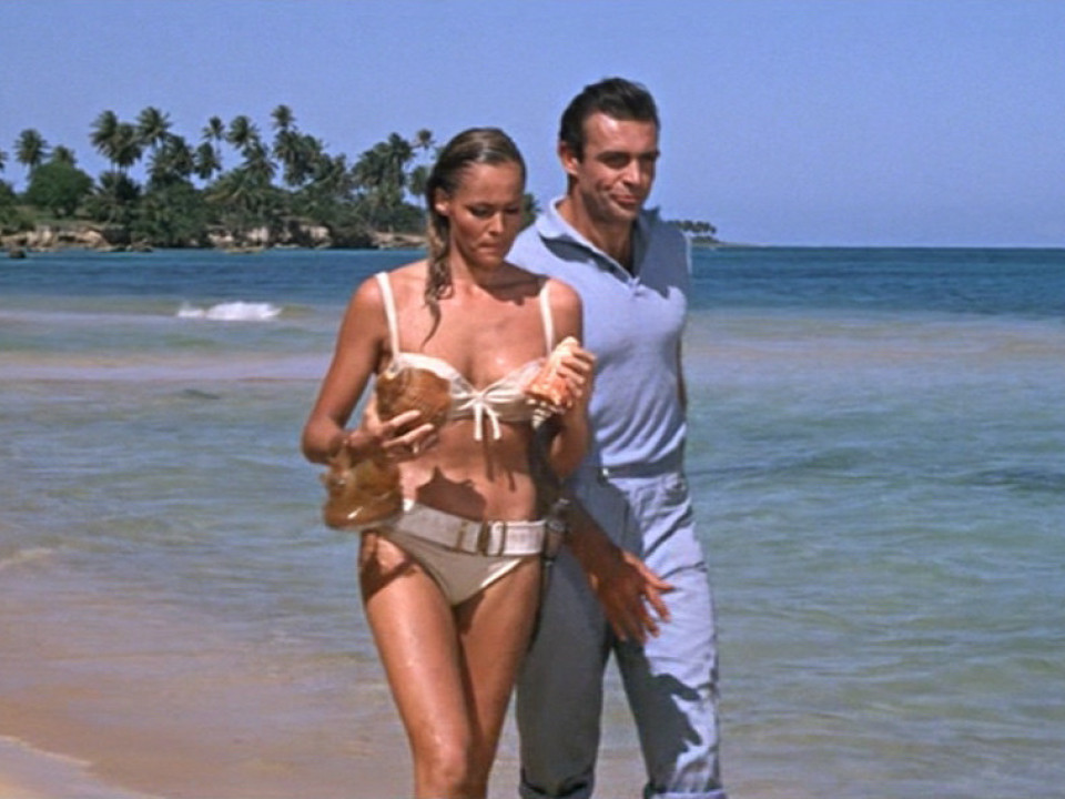 Cât de sexy erau Sean Connery şi Ursula Andress în primul "James Bond”!