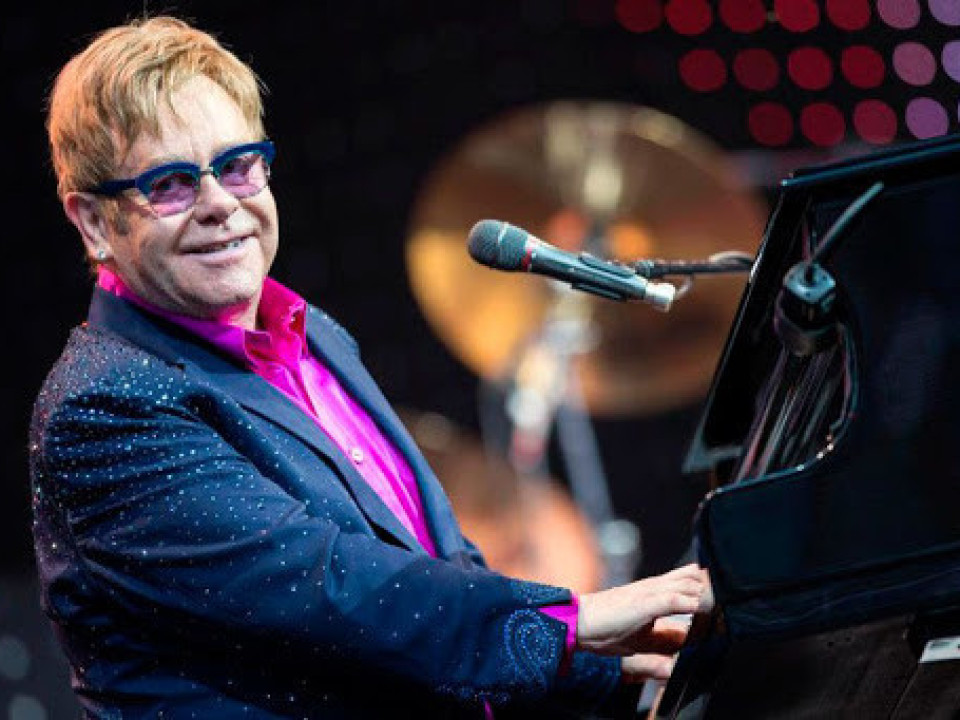Elton John a colaborat cu Metallica 