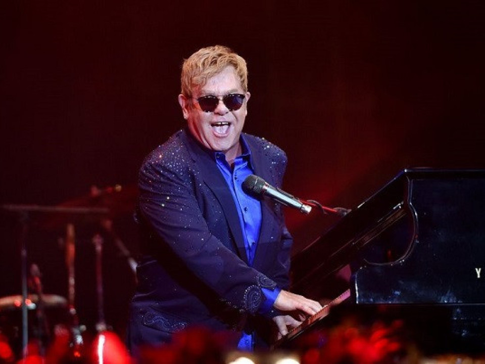 Elton John lansează “Jewel Box”, o colecţie de piese celebre şi altele necunoscute 