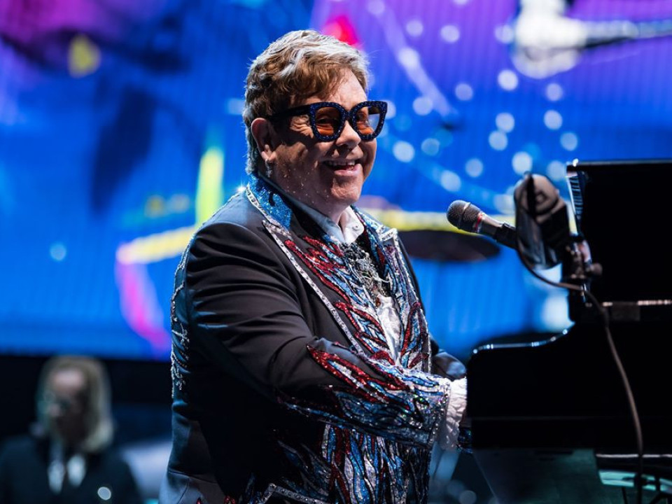 Suma fabuloasă donată de Elton John pentru stingerea incendiilor din Australia