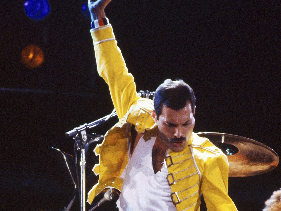 VIDEO - Freddie Mercury, omagiat pe Aeroportul Heathrow 