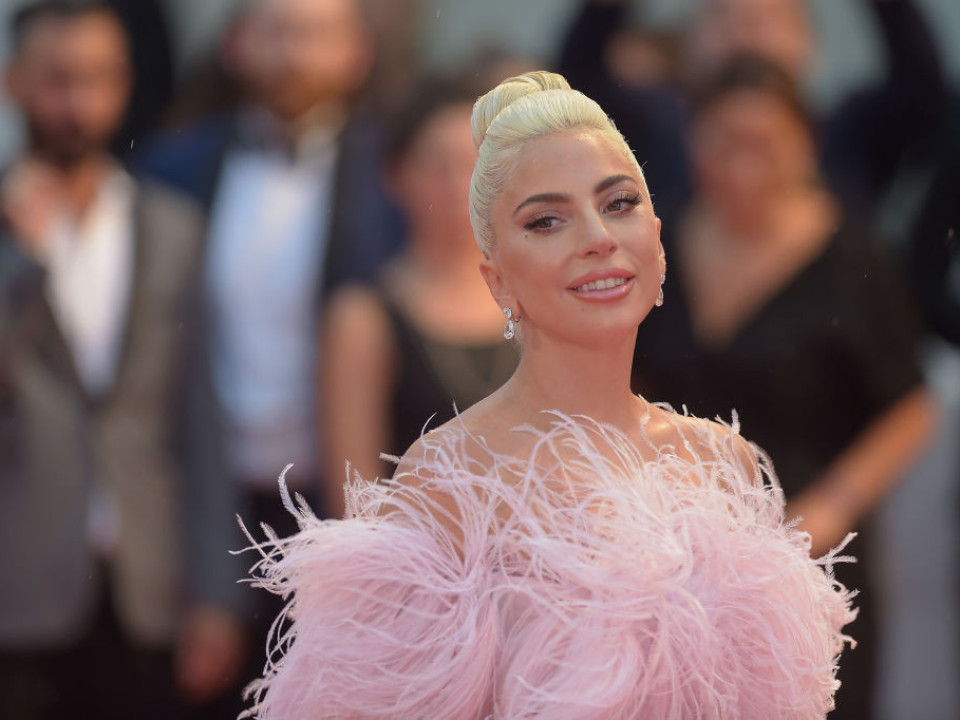 Lady Gaga, pe covorul roşu la Veneţia prezentându-şi primul său film 