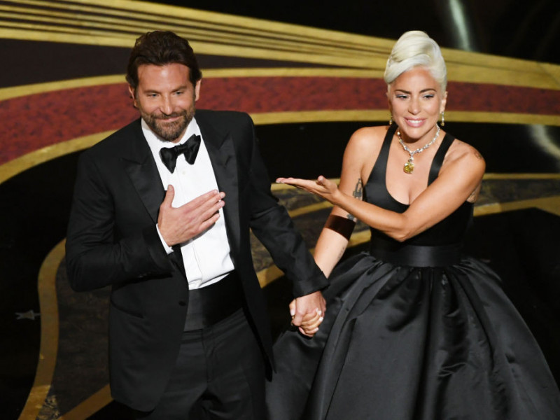 Lady Gaga şi Bradley Cooper au primit Oscarul pentru “Shallow”. Momentul emoţionant cu cei doi cântând la Gala Oscar 