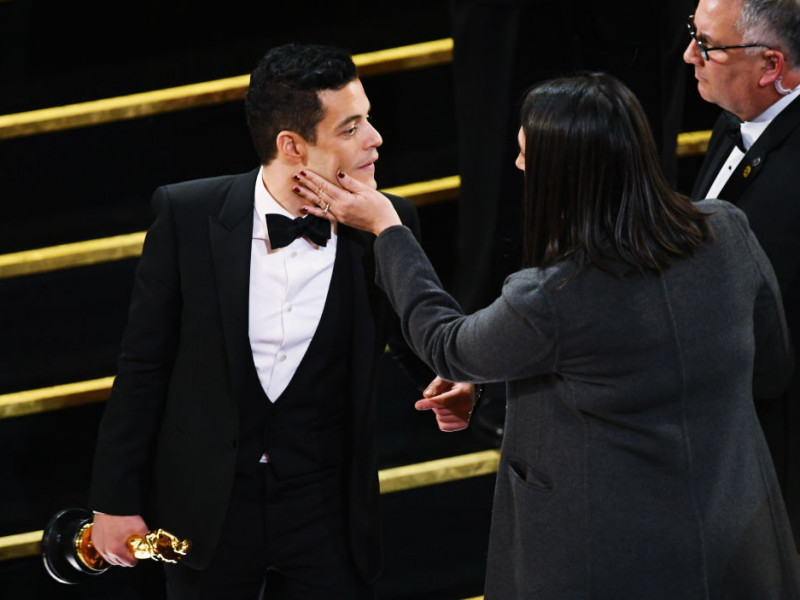 Oscar 2019 - Rami Malek a luat Oscarul şi a căzut de pe scenă 