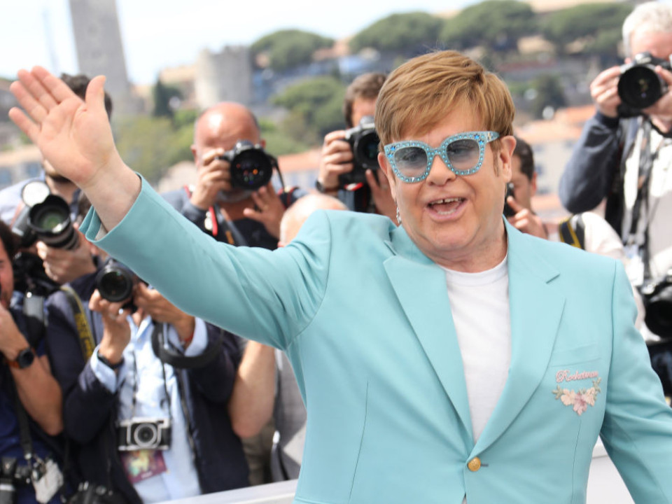 Excentricul Elton John, pe covorul roşu la Cannes cu filmul biografic “Rocketman”