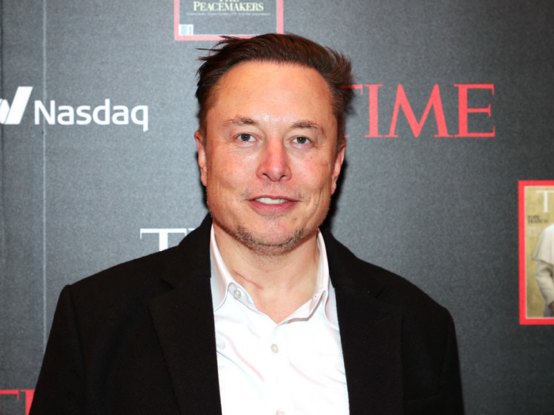 Elon Musk se iubeşte cu o actriţă de 27 de ani 