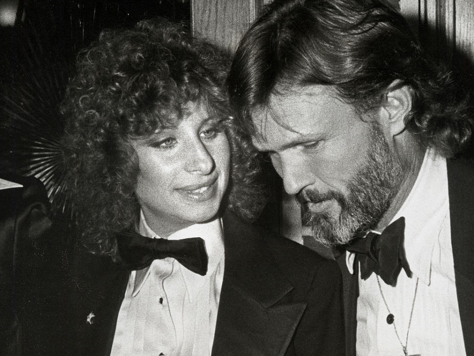 Barbra Streisand şi Kris Kristofferson au cântat o melodie din “A Star Is Born”, filmul în care au jucat în 1976 