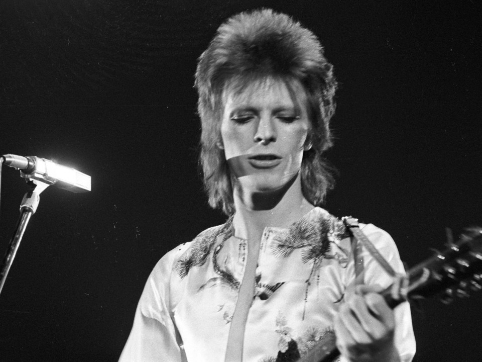 La Londra se va deschide un bar dedicat lui David Bowie 