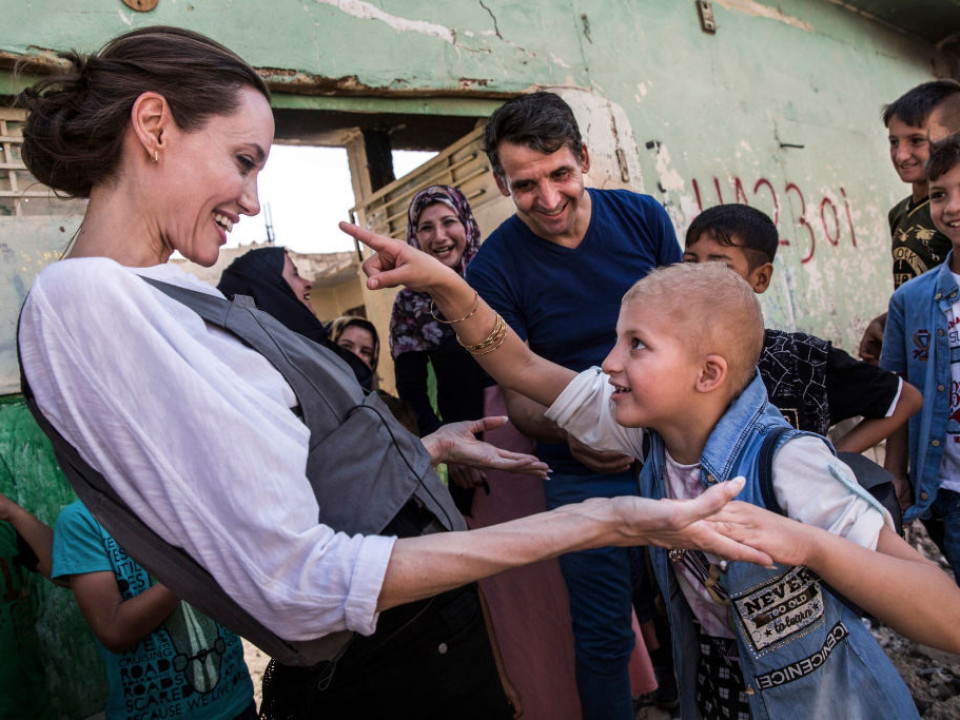 Angelina Jolie va realiza o emisiune de Crăciun pentru postul de radio BBC 