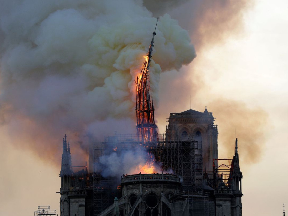 #Notre-Dame: Familia Arnault, una dintre cele mai bogate din Franţa, va contribui cu o sumă uriaşă la reconstrucţia catedralei 