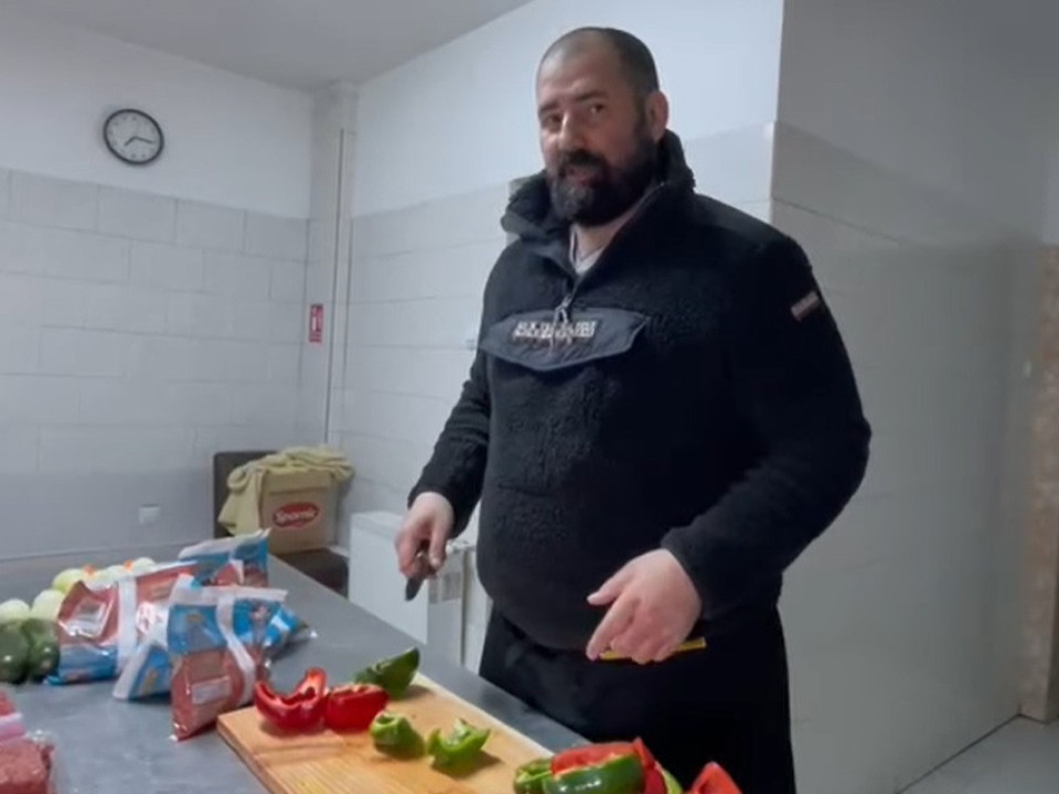 Adrian Hădean găteşte pentru refugiaţii din Ucraina - “Să fie bogat, să fie gustos și cald”