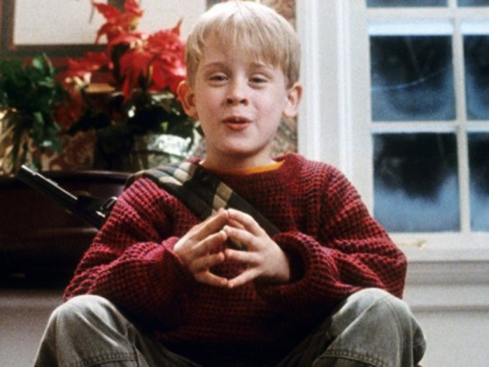 După 28 de ani, Macaulay Culkin e din nou “Singur acasă”. Cum apare interpretul lui Kevin într-o reclamă 