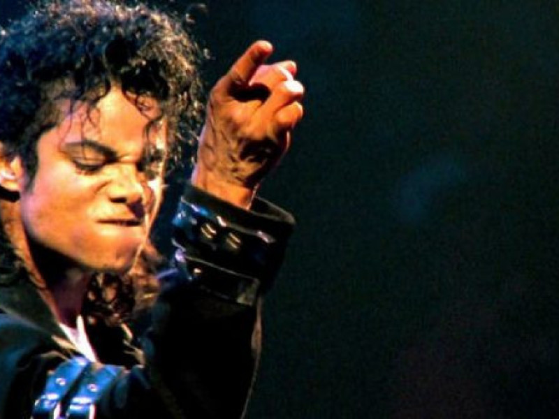  Michael Jackson¸într-un videoclip inedit pentru “Behind The Mask” 