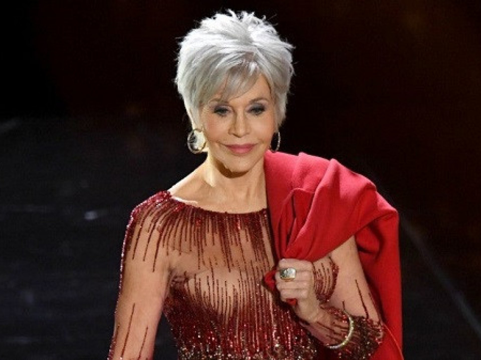 Jane Fonda, pe covorul roşu la Oscar într-o rochie reciclată 