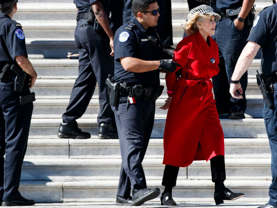 La 81 de ani, Jane Fonda a fost arestată pe treptele Capitolului 