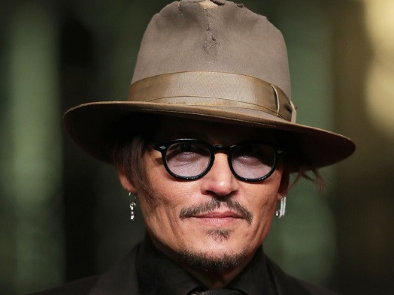 Johnny Depp şi-a lansat contul de Instagram cu un cover după “Isolation” a lui John Lennon 