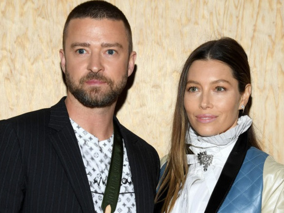 Justin Timberlake şi Jessica Biel, cei doi îndrăgostiţi de la Paris Fashion Week 