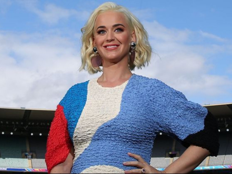 Katy Perry a pozat în lenjerie la o săptămână după ce a devenit mamă