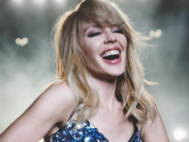 Cât de îndrăgostită este Kylie Minogue! 
