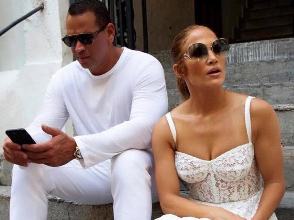 Jennifer Lopez, în vacanţă în Europa. “Cu dragoste, din Capri”
