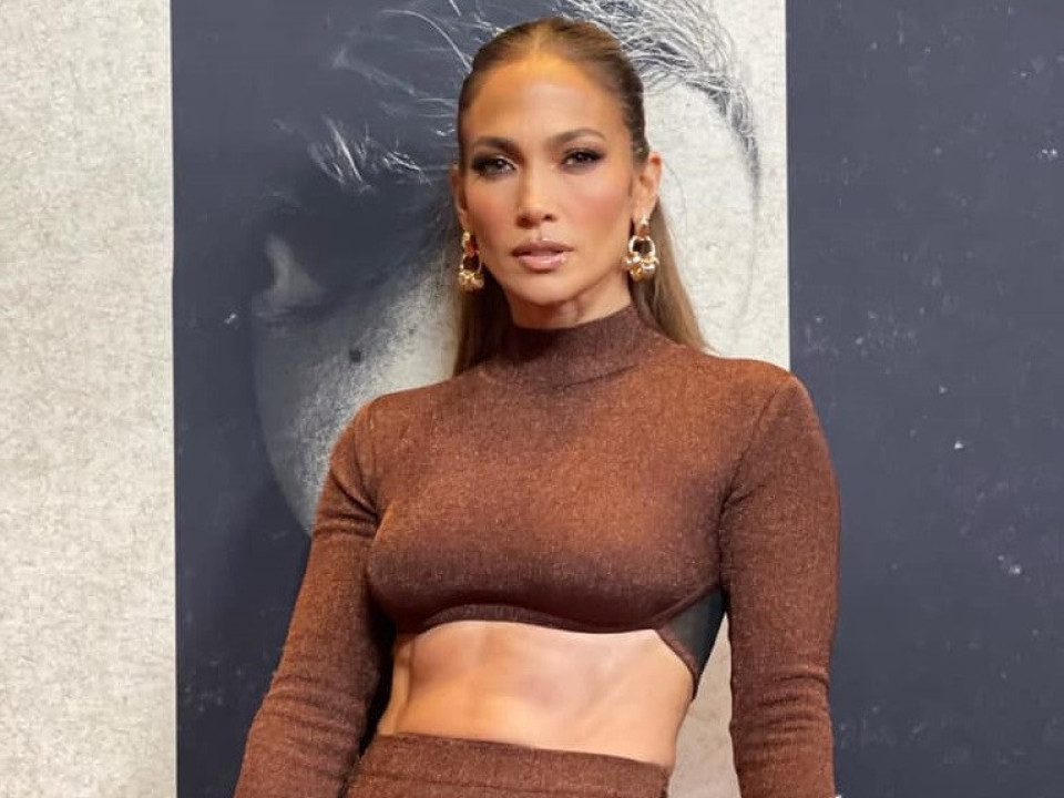 Jennifer Lopez ne introduce în atmosfera magică de Crăciun 