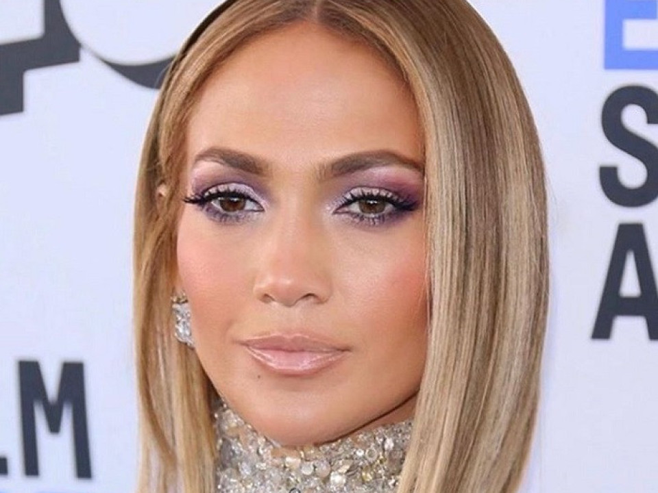 Cum arată Jennifer Lopez la 51 de ani fără machiaj 
