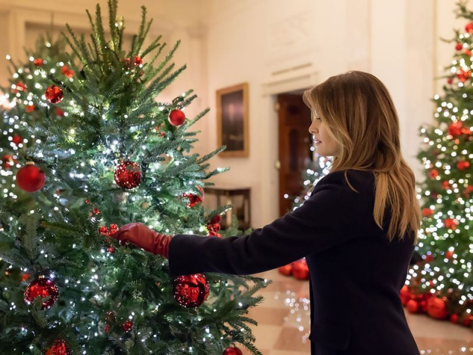 VIDEO - Cum a decorat Melania Trump Casa Albă pentru sărbătorile de iarnă 