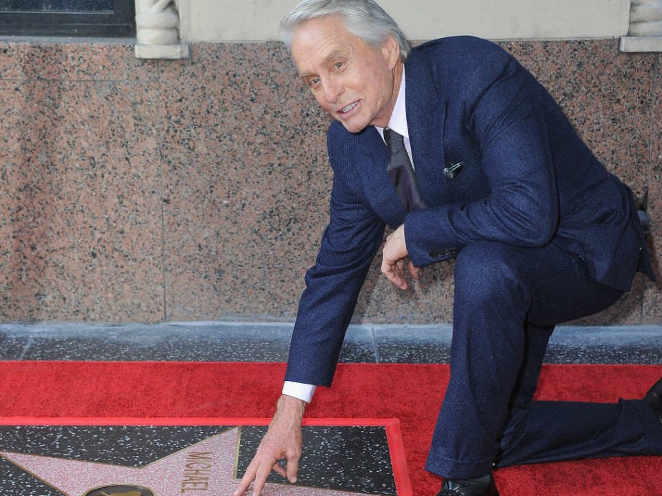 După o carieră de 50 de ani, actorul Michael Douglas a primit o stea pe Walk of Fame 