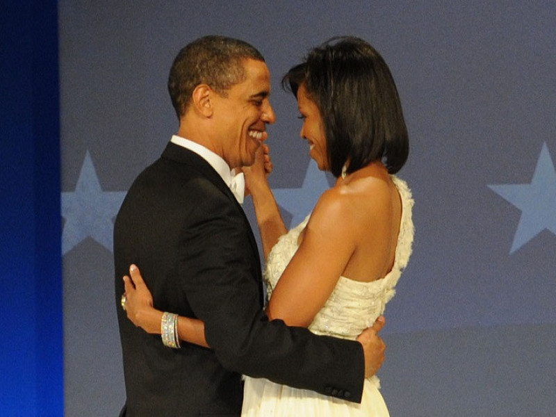 Cât de cool sunt! Michelle şi Barack Obama, surprinşi dansând la un concert al lui Beyonce 