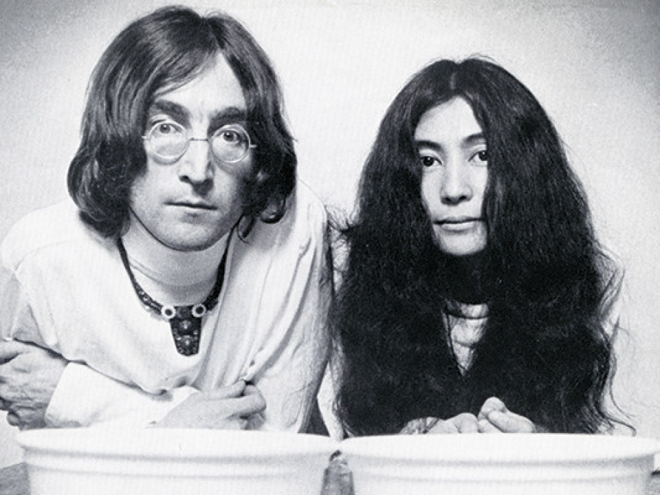 Povestea de iubire a cuplului John Lennon şi Yoko Ono, subiect de film 