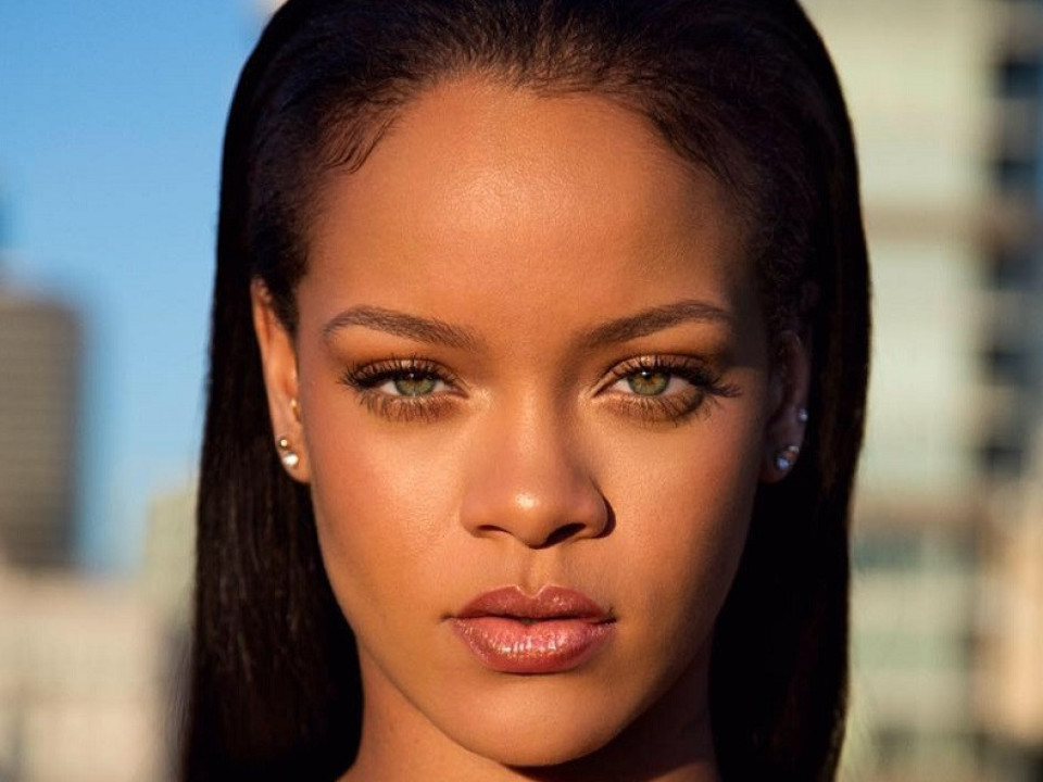 Rihanna şi alte celebrităţi din America cer control asupra armelor. “Scoateţi armele de război de pe străzi!”