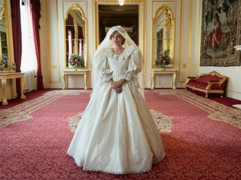 Celebra rochie de mireasă a prinţesei Diana va fi reprodusă în noul sezon "The Crown"