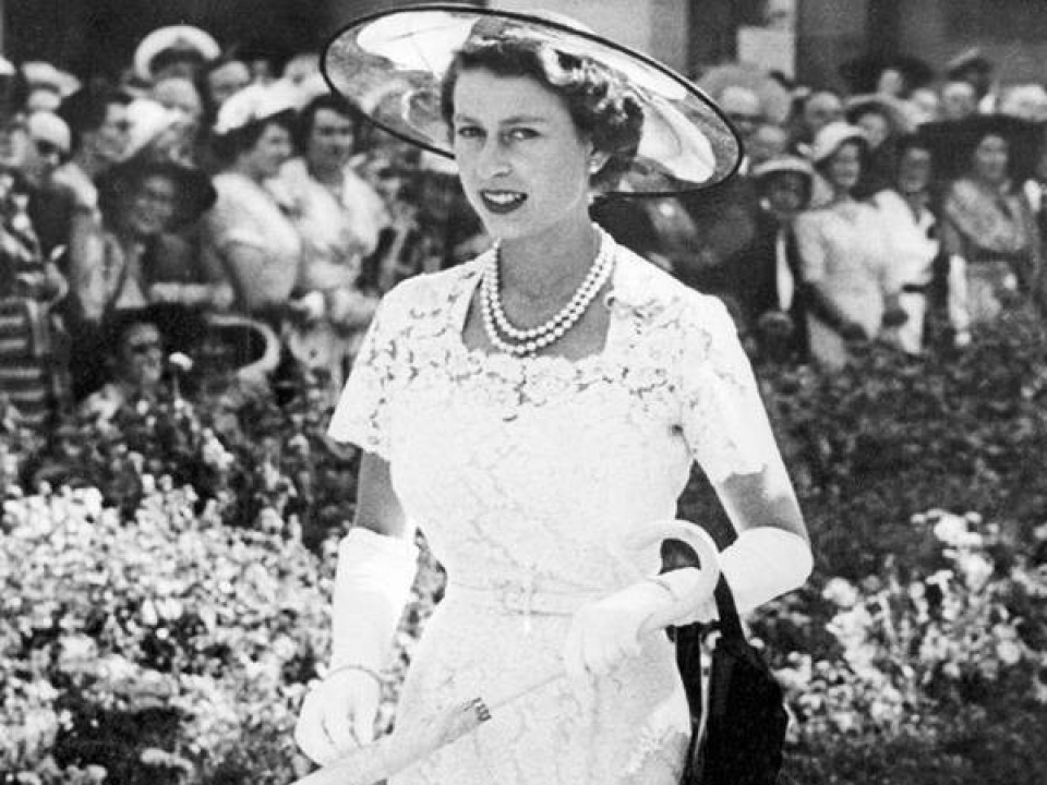 Regina Elisabeta a II-a, la 94 de ani. Fotografii de arhivă cu suverana britanică!