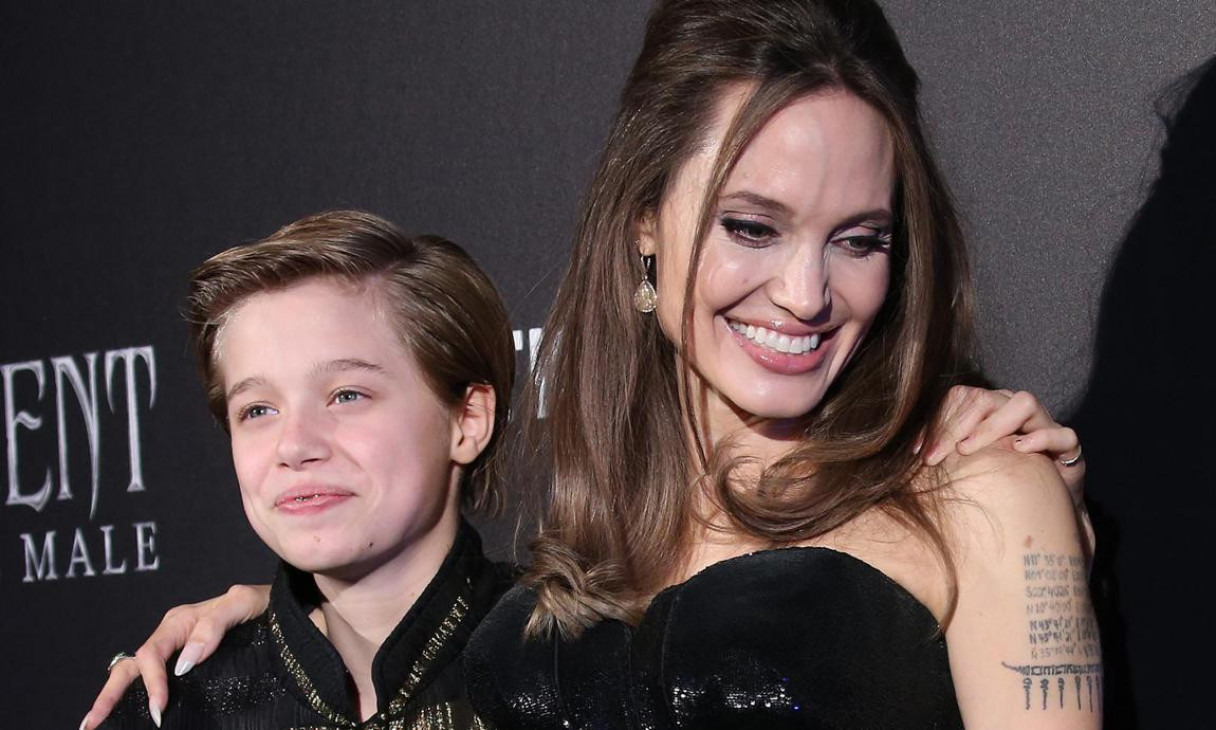 ridica La risc rachetă  Magic FM - Un nou look pentru Shiloh, fata Angelinei Jolie şi a lui Brad  Pitt. Cum arată acum adolescenta!