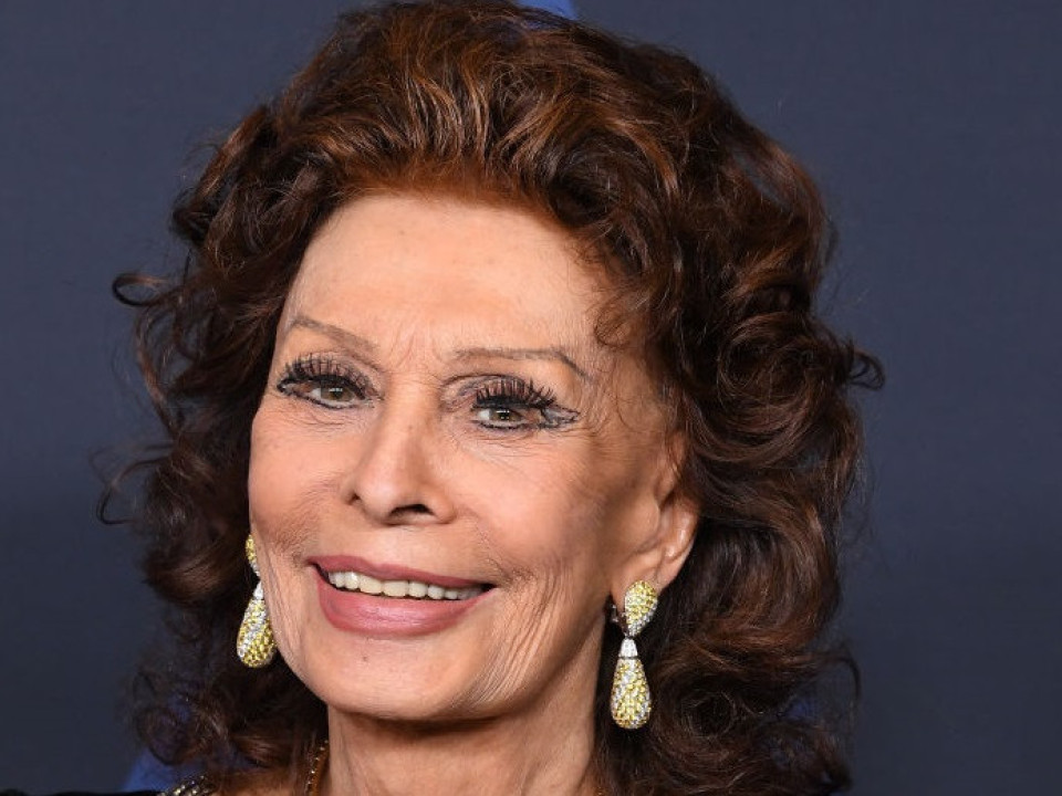 Sophia Loren, la 85 de ani pe covorul roşu  