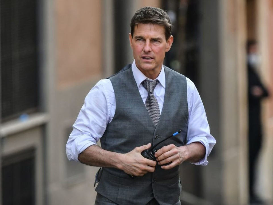  Tom Cruise a aterizat cu elicopterul în curtea unei familii din Marea Britanie 