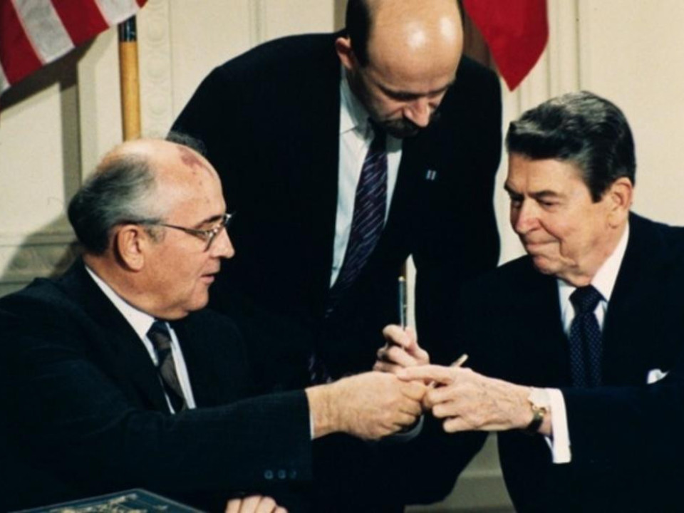 Întâlnirea istorică dintre Ronald Reagan și Mihail Gorbaciov din 1986, transpusă într-un serial 