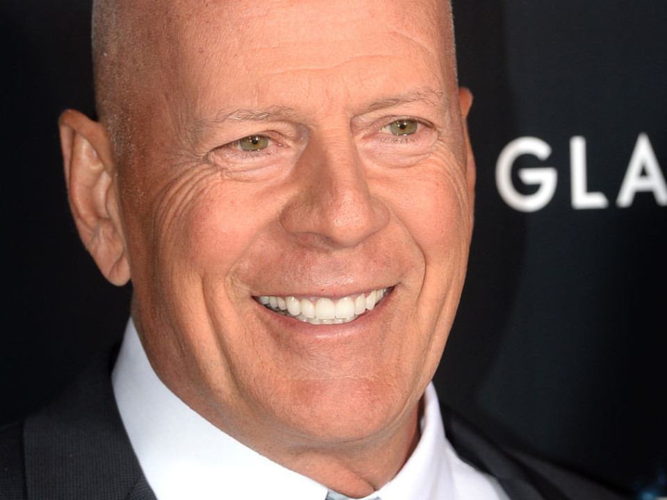 Bruce Willis pune punct carierei de actor, “care a însemnat atât de mult pentru el”. Starul american a fost diagnosticat cu afazie 